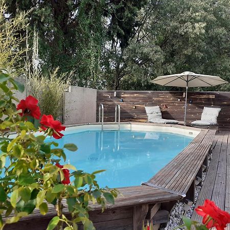 Location Saisonniere Avec Piscine Et Terrasse Au Pied Du Luberon Hotel Lauris Екстериор снимка