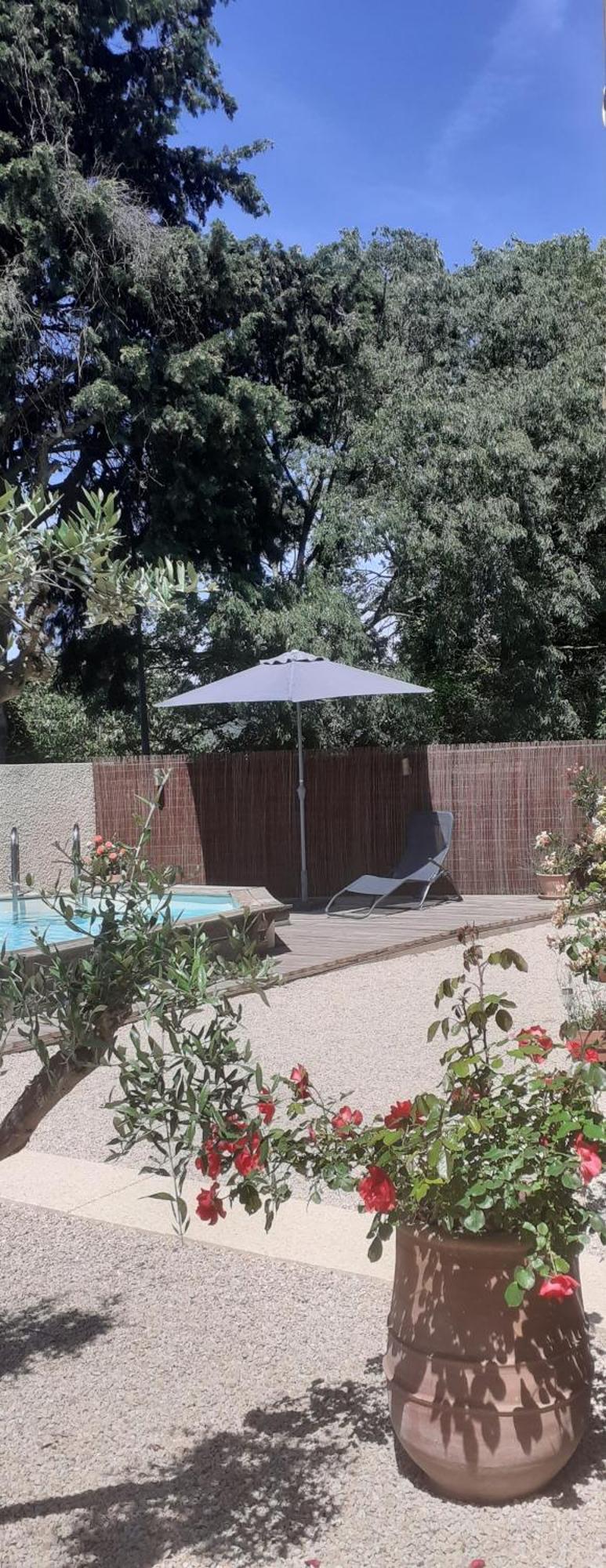 Location Saisonniere Avec Piscine Et Terrasse Au Pied Du Luberon Hotel Lauris Екстериор снимка